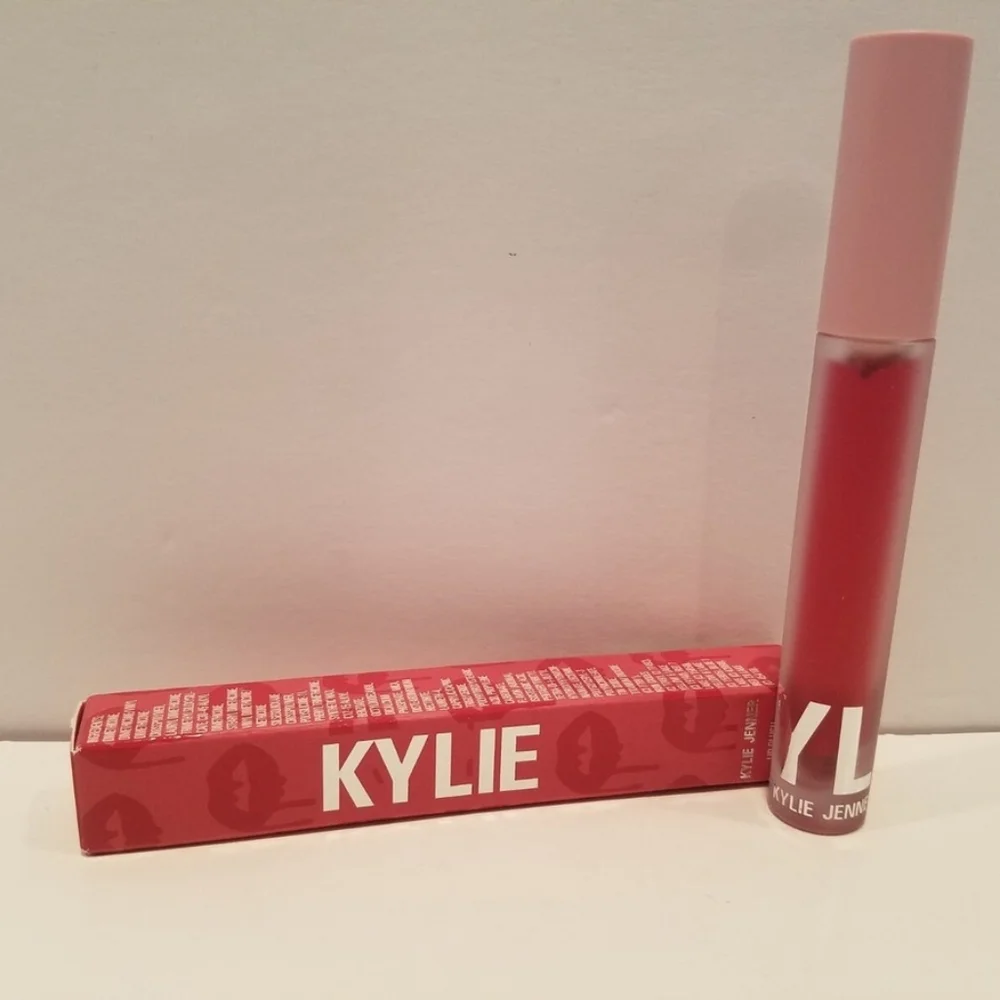 🧚♀️CHERRY ON TOP Kylie Cosmetics Lip Blush NWT